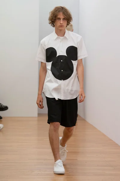 Look 15